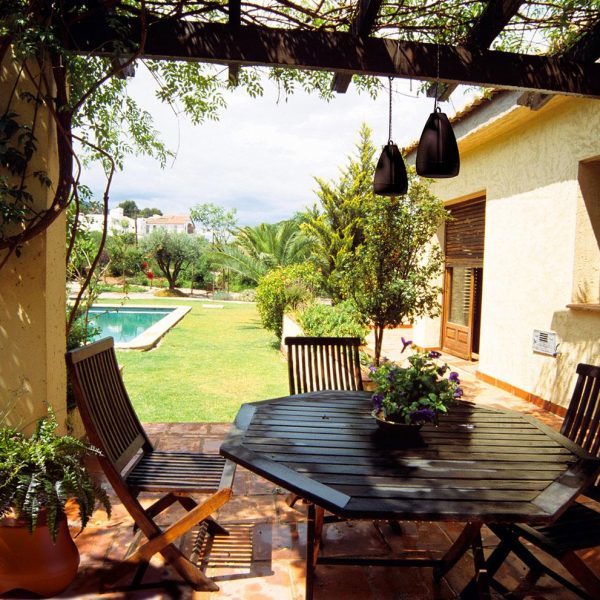 Outdoor-speaker-guide-header-600×600