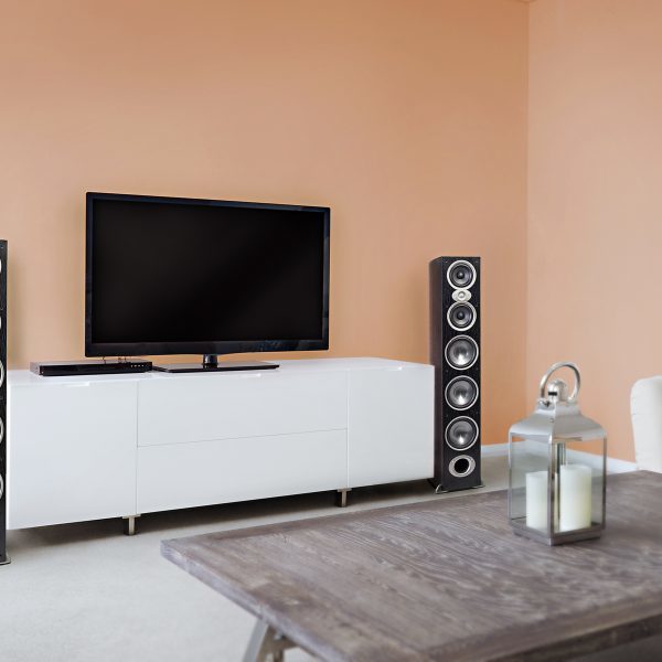Polk_RTiA9_lifestyle_001-600×600